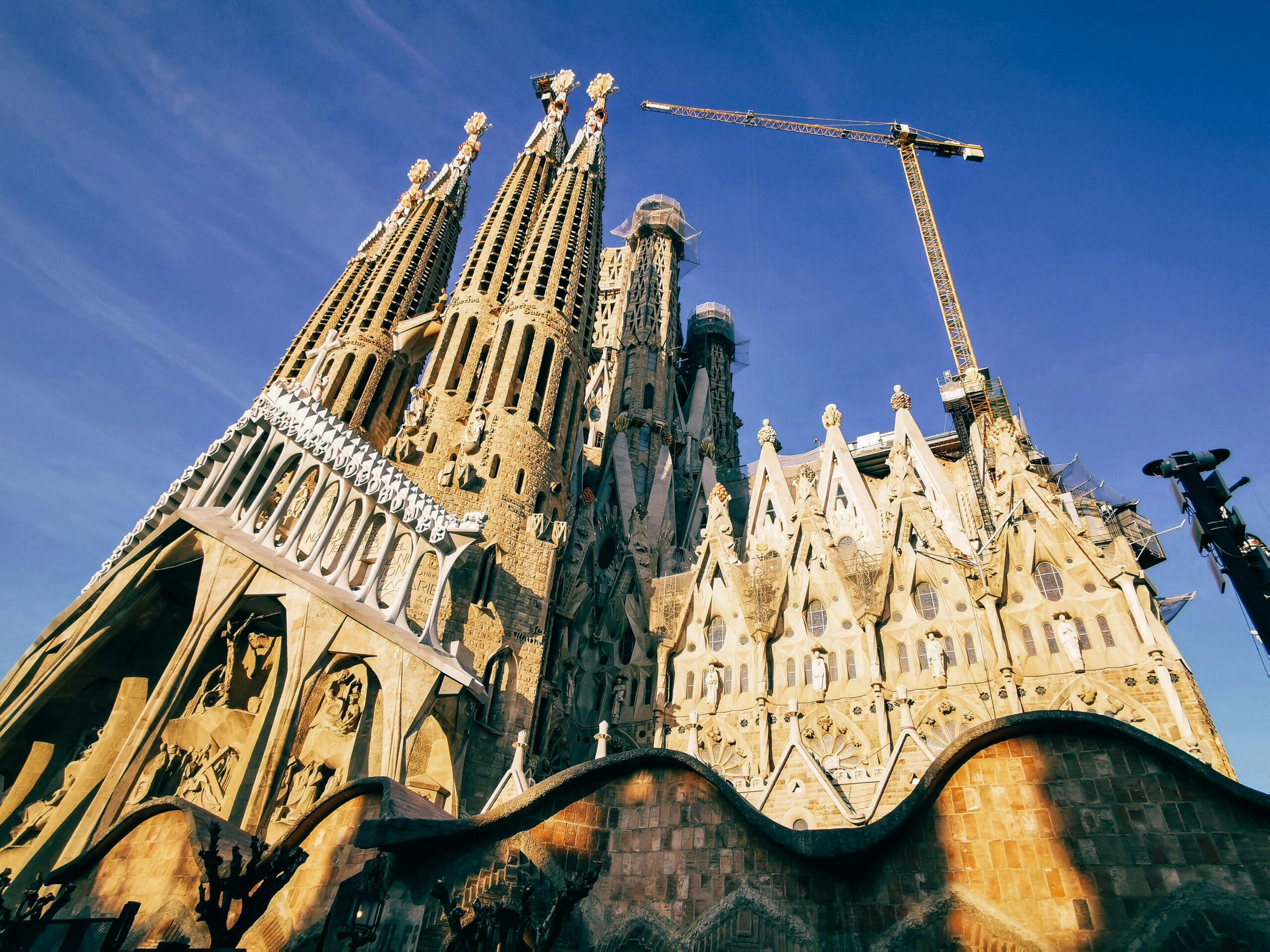 Conheça a Basílica da Sagrada Família em Barcelona: ícone da arquitetura gótica